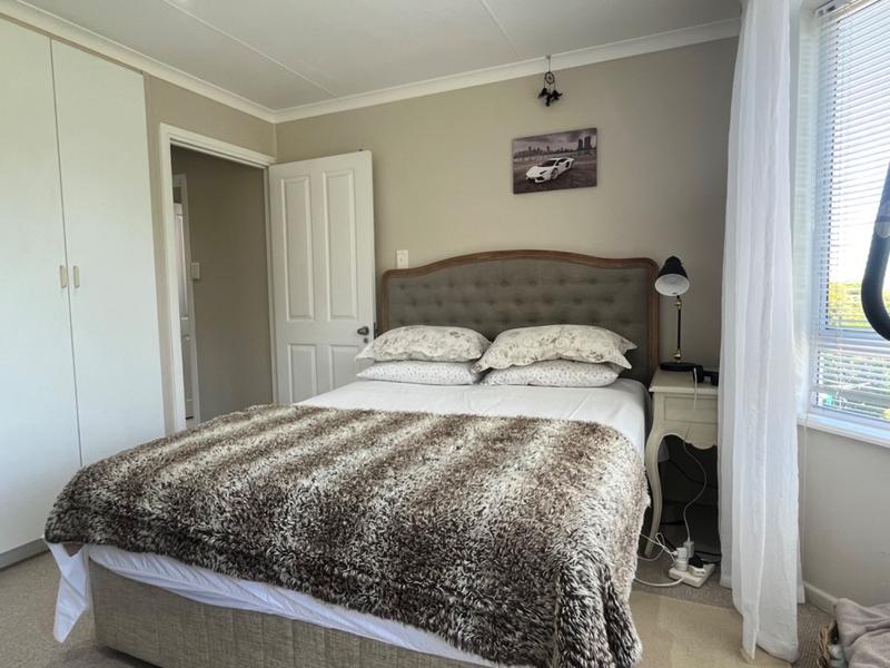 5 Bedroom Property for Sale in Outeniqua Strand Western Cape